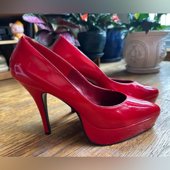 PLEASER RED PLATFORMS - Picture 4 of 14